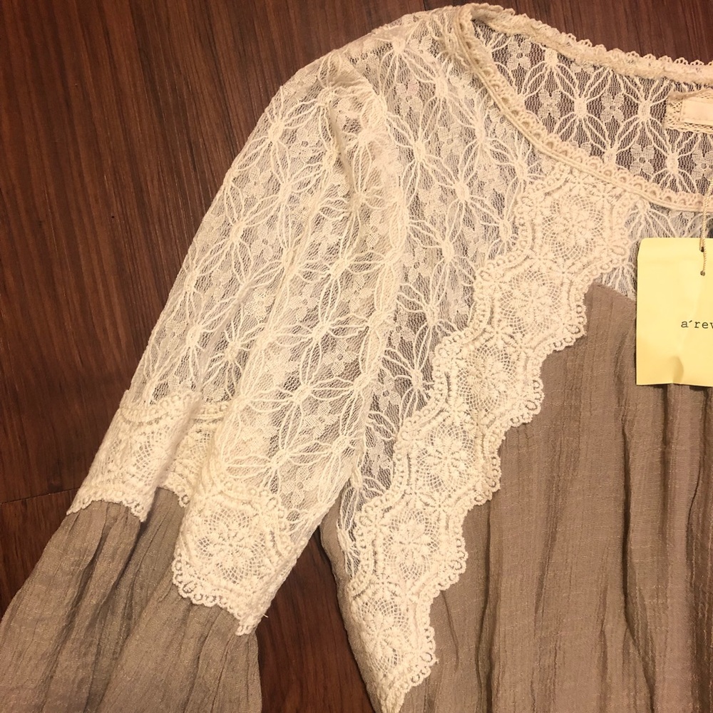 Tan & lace blouse - Picture 2 of 5